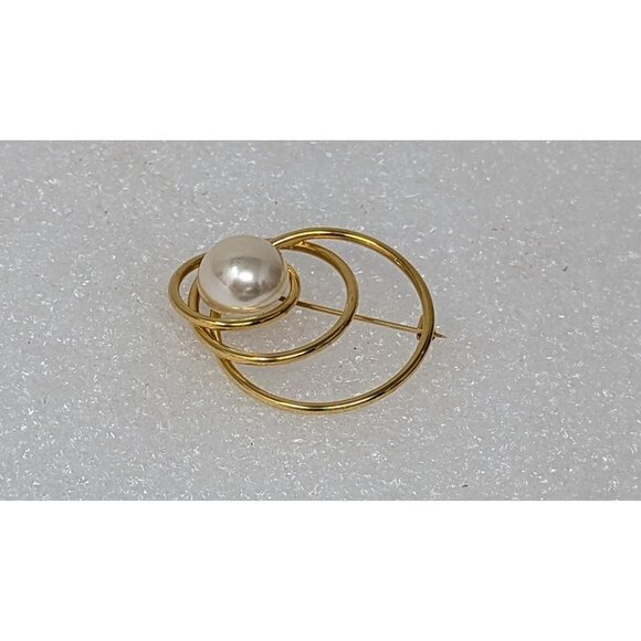 Vintage Napier Gold-Tone Triple Circle Brooch Pin With Faux Pearl Center - Picture 1 of 3